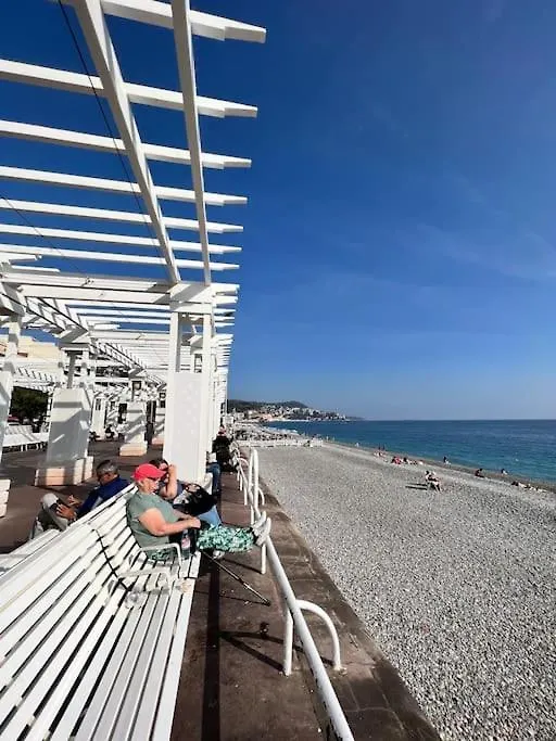 Rez-De-Jardin Sur La Promenade Des Anglais Nice 0*,
